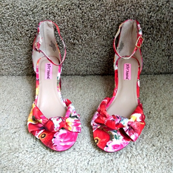 Betsey Johnson Shoes - Sale❣️❣️ Betsey Johnson Floral Open Toe Sandals